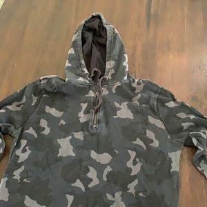 Banana Republic camo pullover
